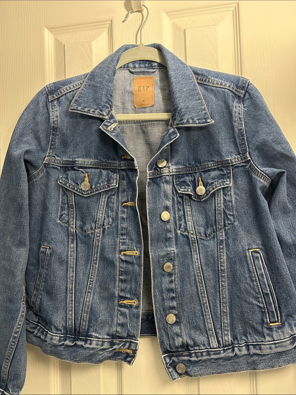 GAP Women’s  Classic Washed Blue Denim Jacket